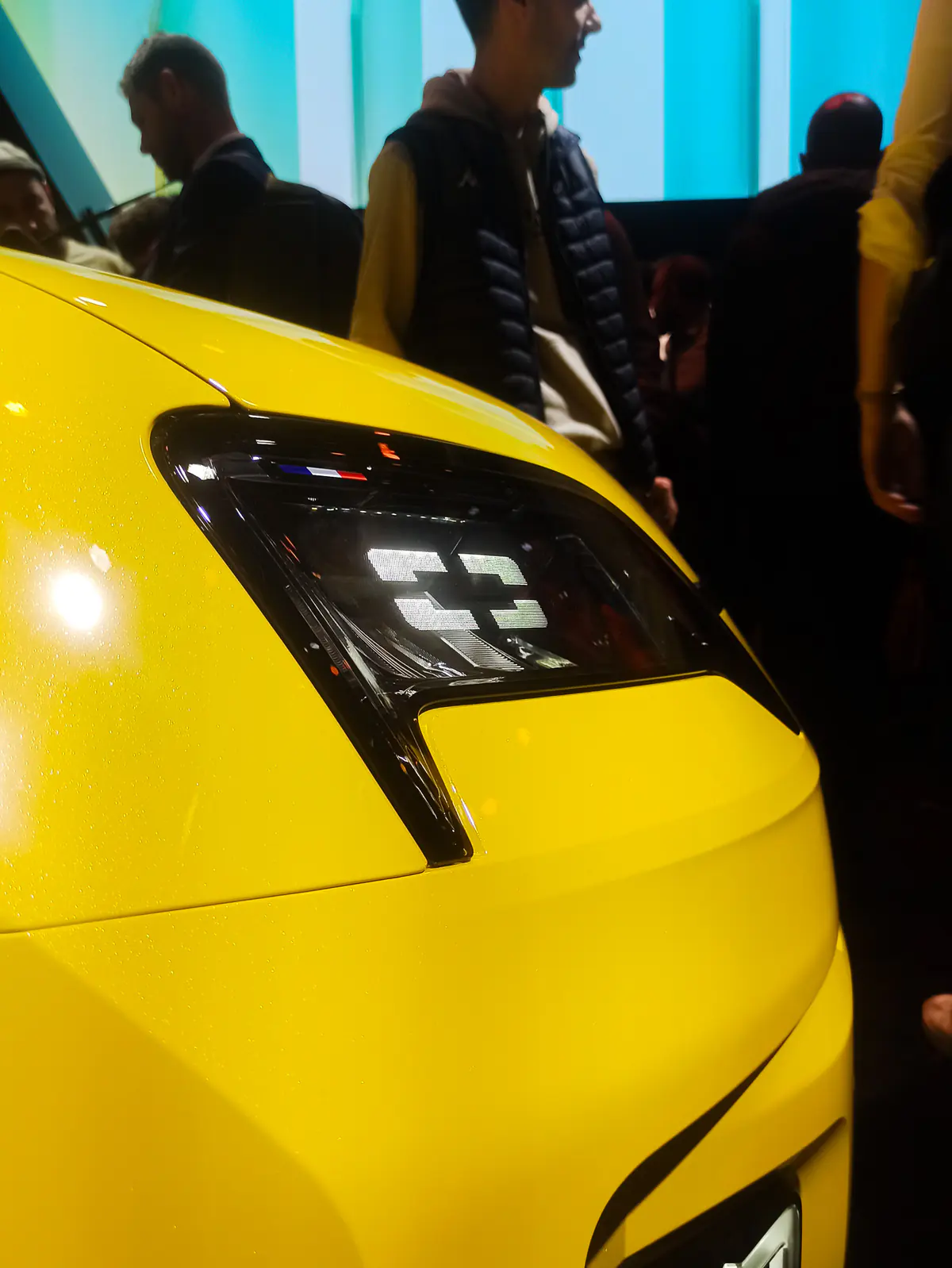 Close-up of the pupil-shaped Renault 5 front headlight at an exhibition